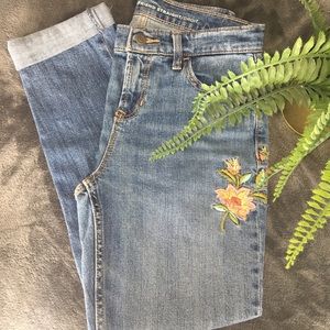 Embroidered boyfriend jeans